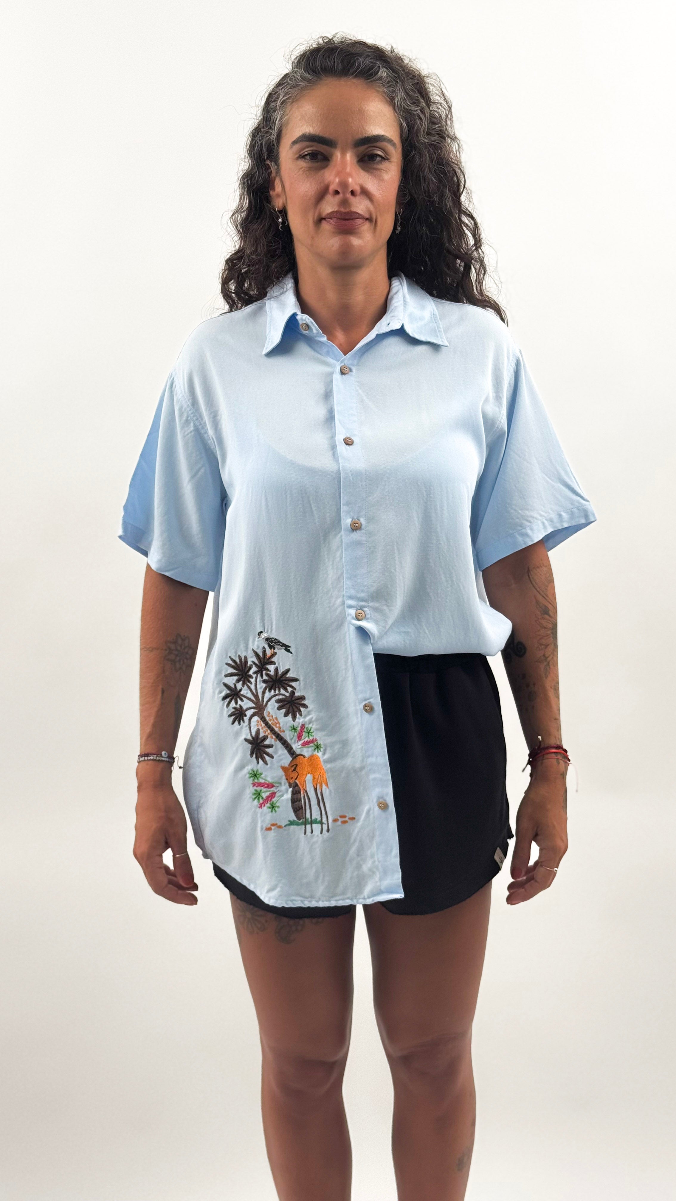 CAMISA MANGA CURTA BORDADO LOBO BURITI | CHAPADA