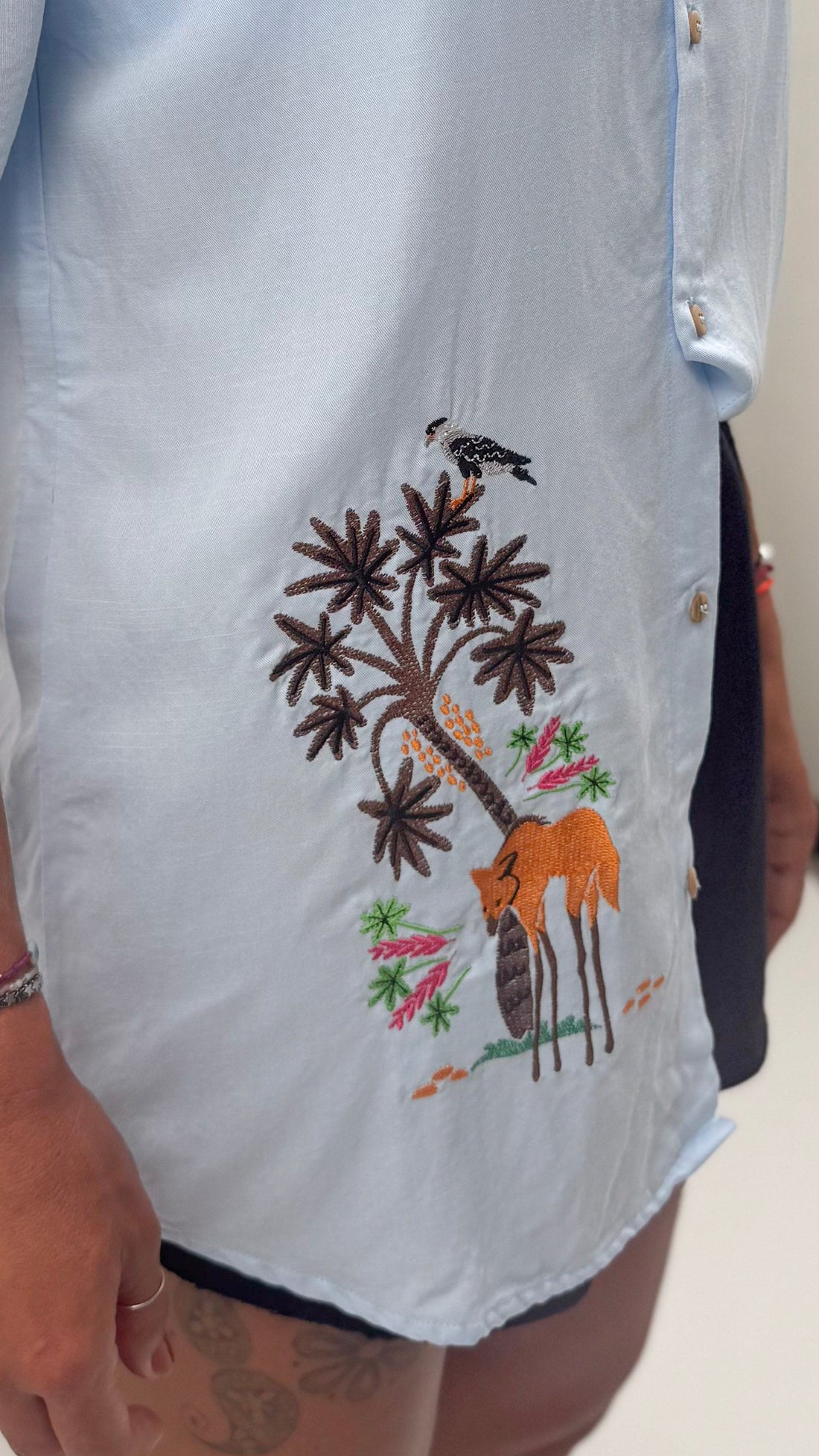 CAMISA MANGA CURTA BORDADO LOBO BURITI | CHAPADA